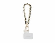 Guess Přívěsek 4G Saffiano Charm Black Universal Hand Strap Saffiano Chain 4G Charm je mimořádně stylový a elegantní doplněk věnovaný vašemu telefonu